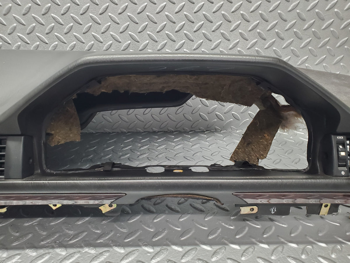 49402 Mercedes-Benz A124 320E Cabriolet Dashboard Black A1246890116