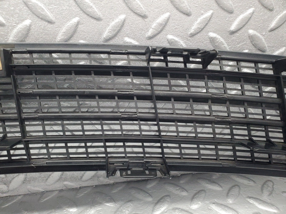 49559 Mercedes-Benz W220 Bonnet Upper Grill & Windscreen Washer Nozzle