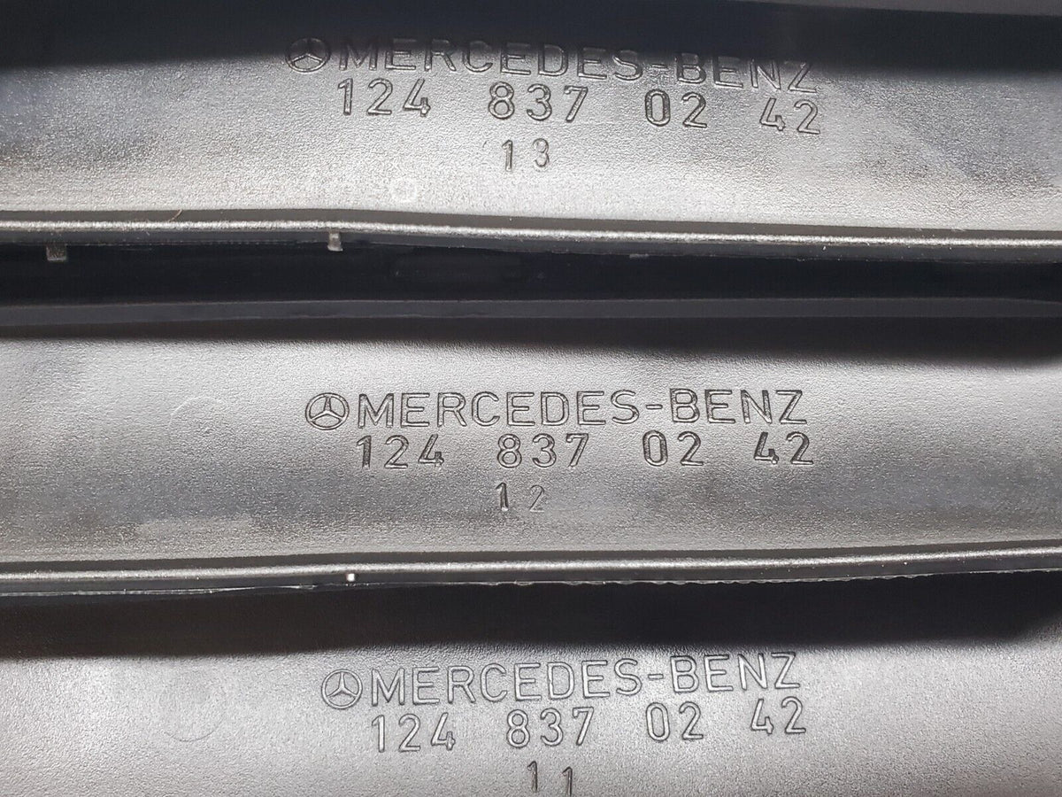 44734 Mercedes-Benz W124 220E Rear Air Intake Vent Right A1248370230 A1248370242