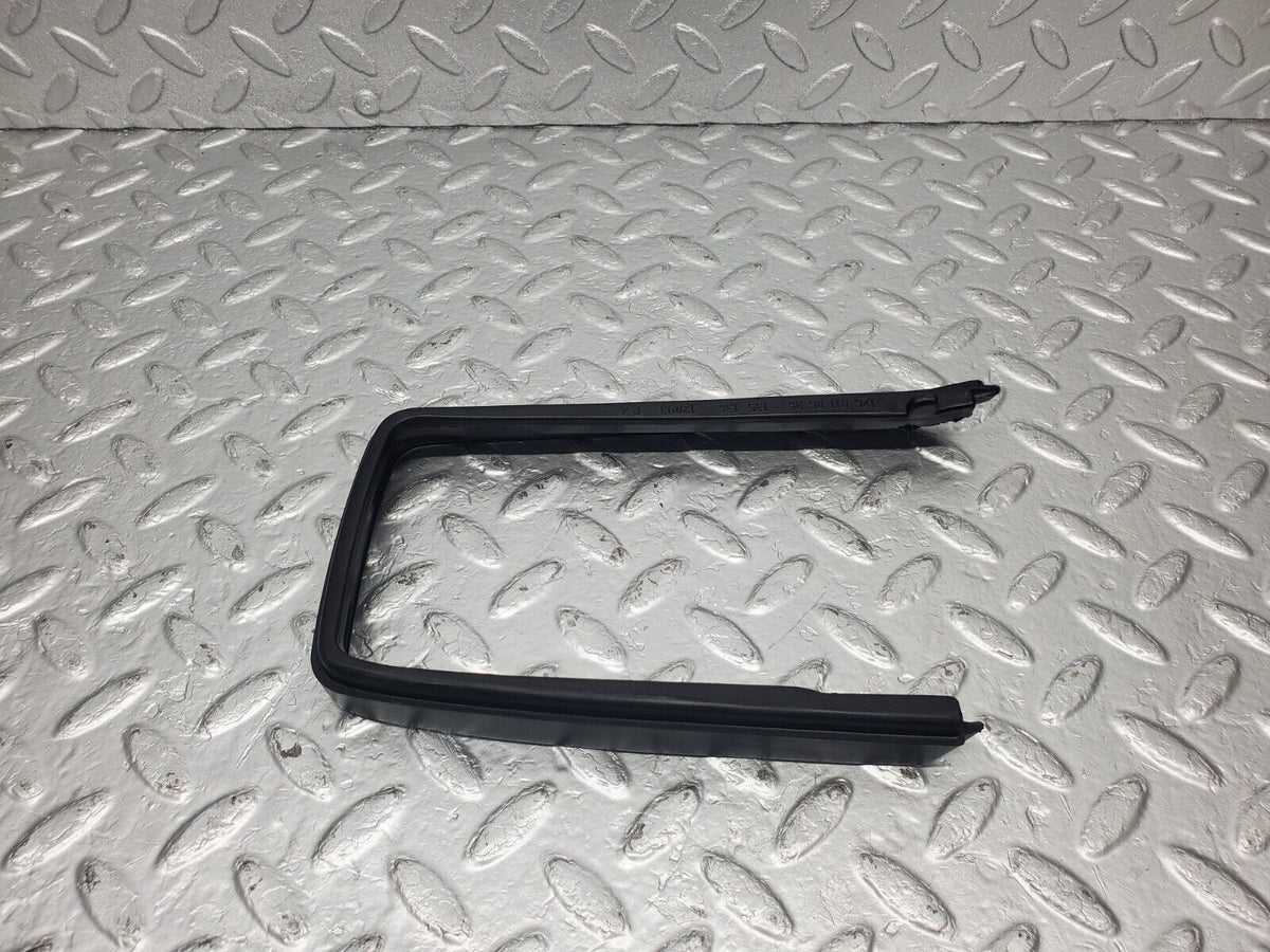47327 Mercedes-Benz C126 500SEC Coupe Left Wing Mirror Rubber Seal A1268110535