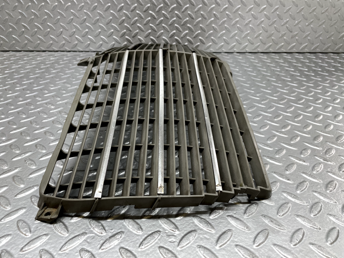 44249 Mercedes-Benz W123 280E Bonnet Grill A1238880923