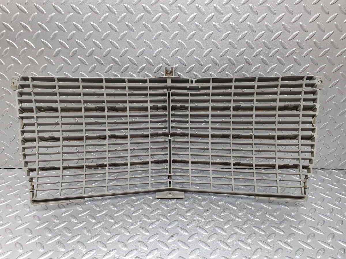 44103 Mercedes-Benz C123 230CE Coupe Bonnet Grill