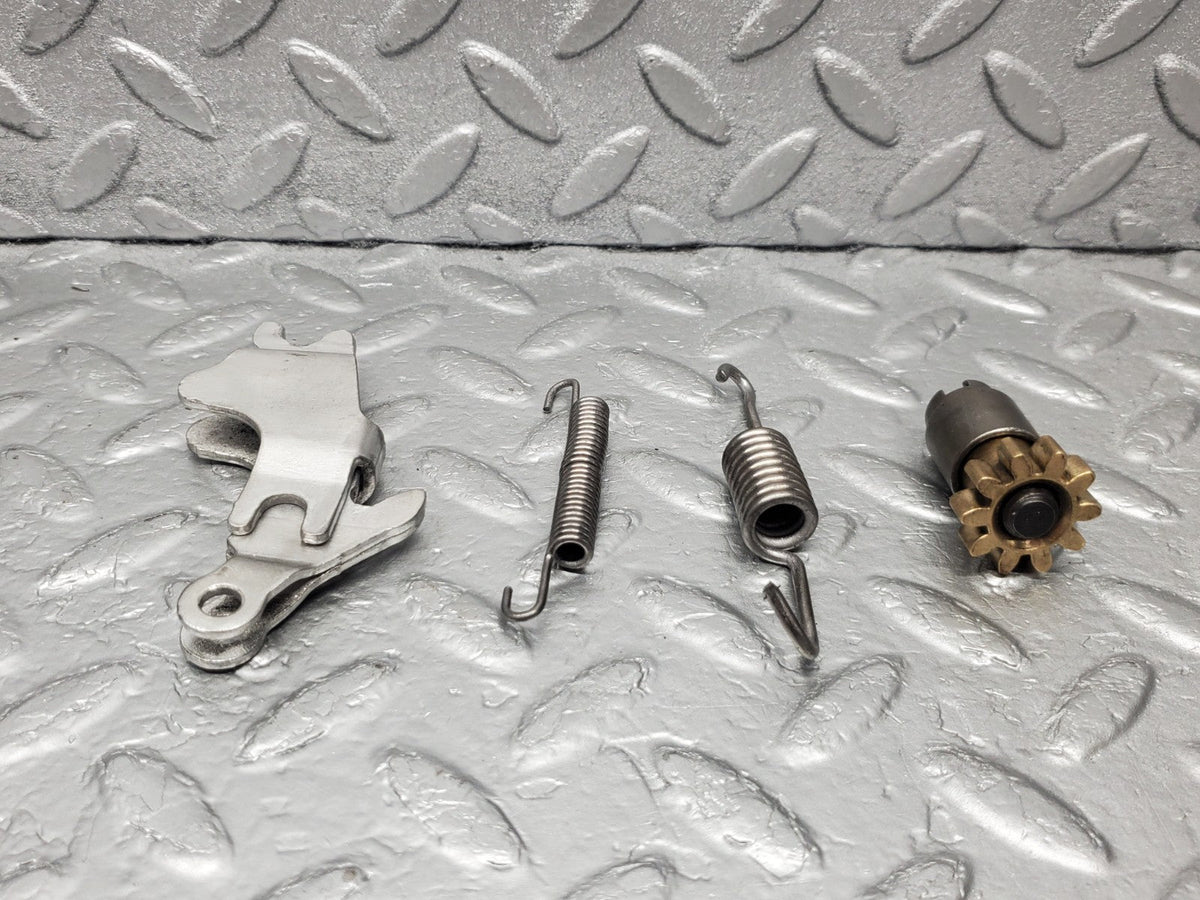 50938 Mercedes-Benz W108 280SE 3.5 Handbrake Shoe Accessory Set