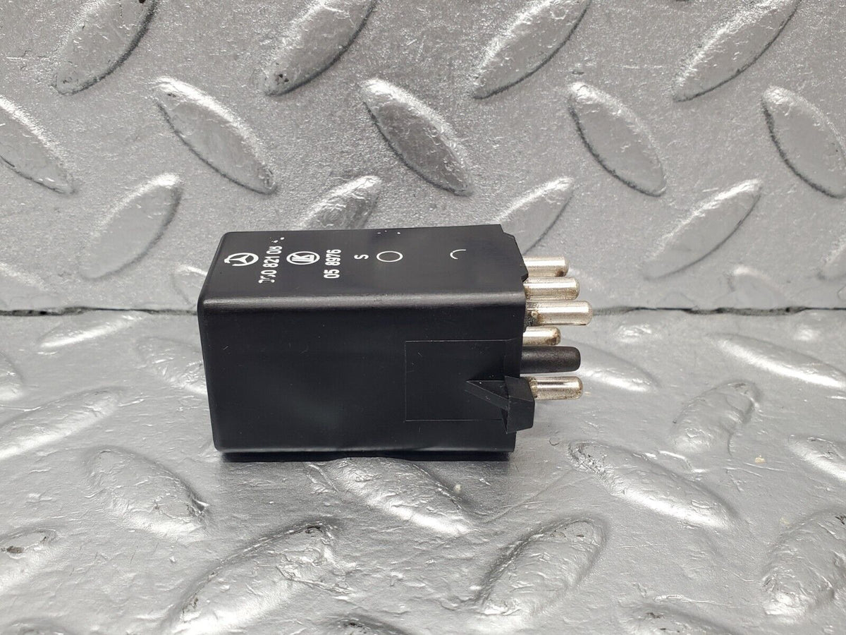 46488 Mercedes-Benz C123 280CE Coupe Intermittent Wiper Relay A0008210863