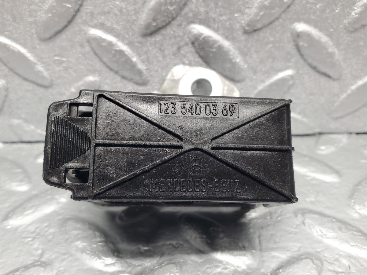 49036 Mercedes-Benz A124 320E Cabriolet Cable Wire Connector A1235400369