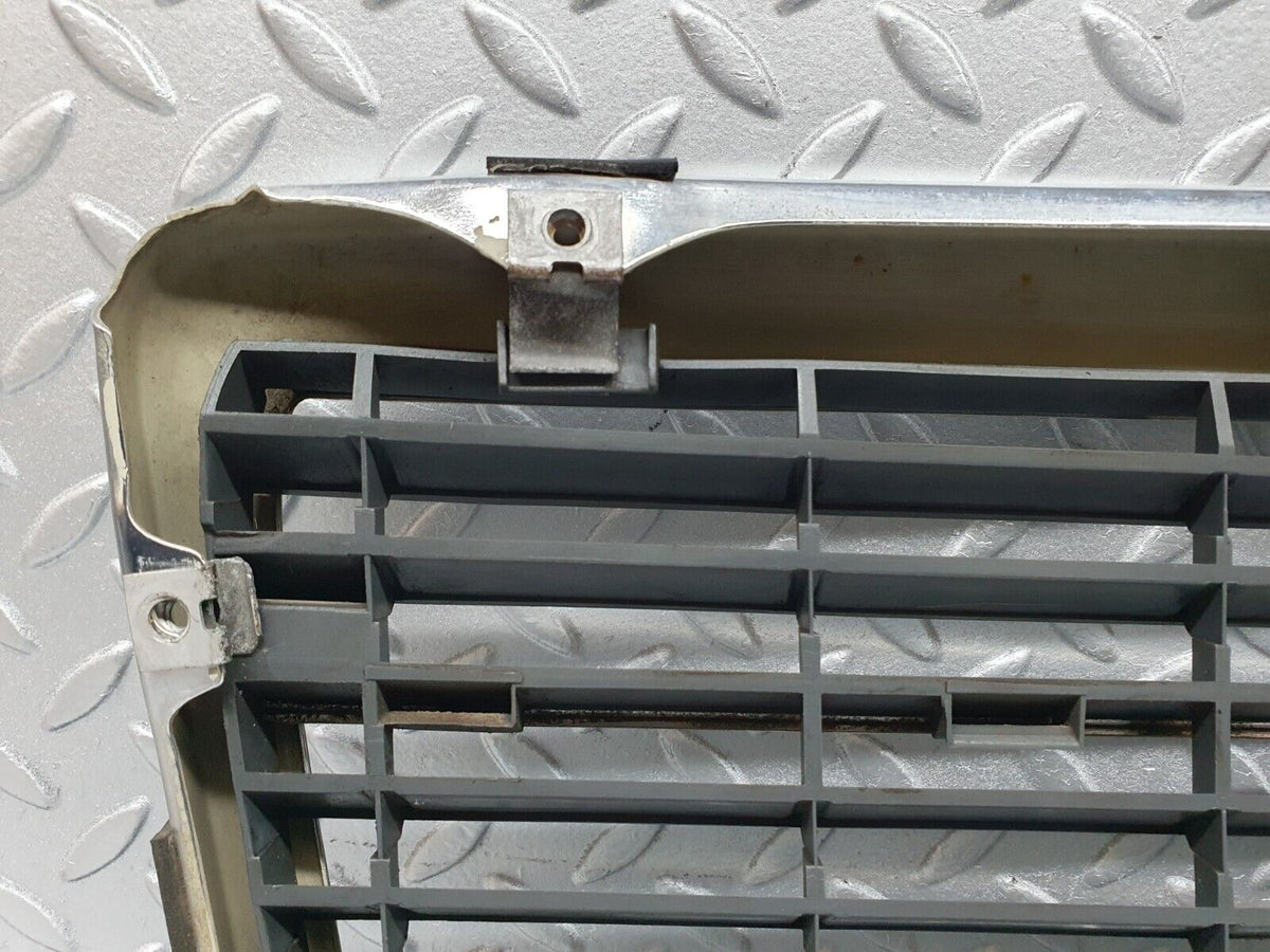 41801 Mercedes-Benz W202 C200 Bonnet Grill Chrome A2028880323