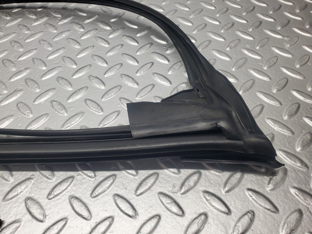 47218 Mercedes-Benz R129 320SL Coupe Front Windscreen Rubber Seal