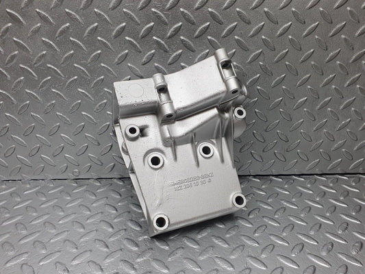42985 Mercedes-Benz W201 190 Power Steering Pump Bracket A1022361030