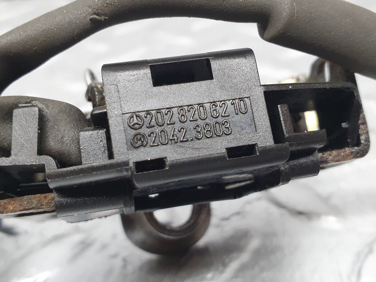42018 Mercedes-Benz W202 C200 Bonnet Lock Latch A2028206210 A2105402781