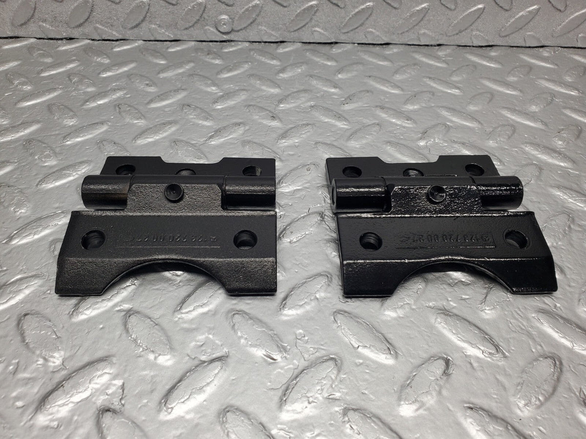 48654 Mercedes-Benz W123 Door Hinge Pair Right Side A1237200037