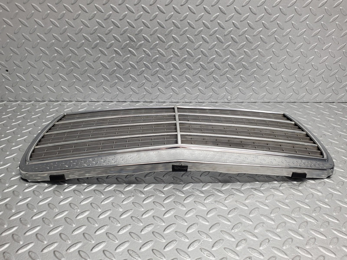49310 Mercedes-Benz A124 320E Cabriolet Bonnet Grill Chrome A1248880323