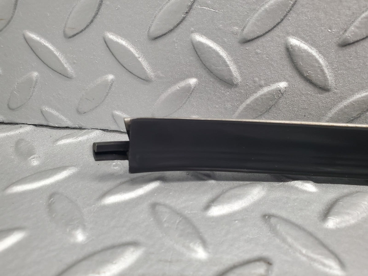 50745 Mercedes-Benz W108 280SE 3.5 Rear Left Fender Wing Centre Moulding Trim
