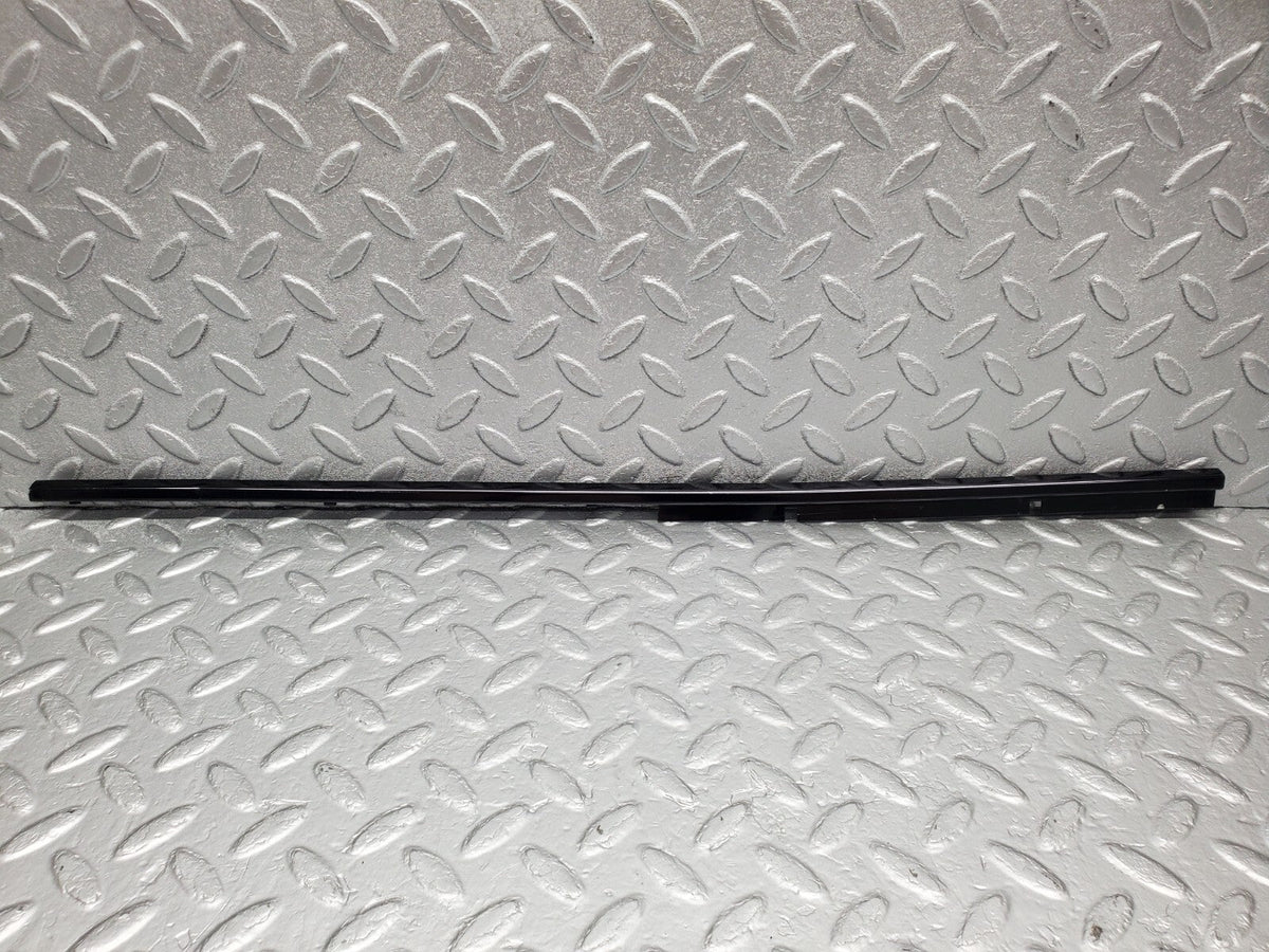 49068 Mercedes-Benz A124 320E Cabriolet Rear Left Card Panel Rail