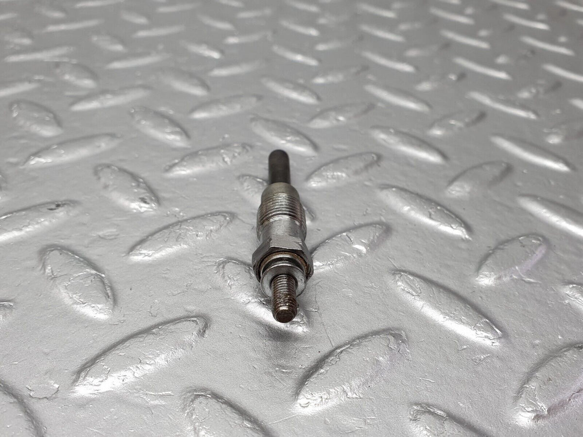 40845 Mercedes-Benz W123 300D Glow Plug Beru 0100221107