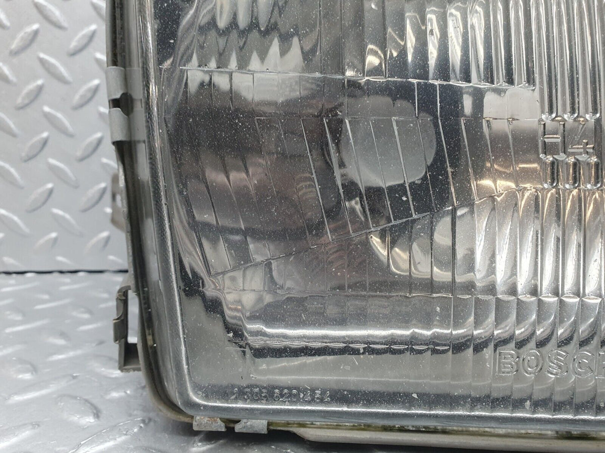 41013 Mercedes-Benz W126 300SE Headlight Right Side Bosch A1268209361 030106570
