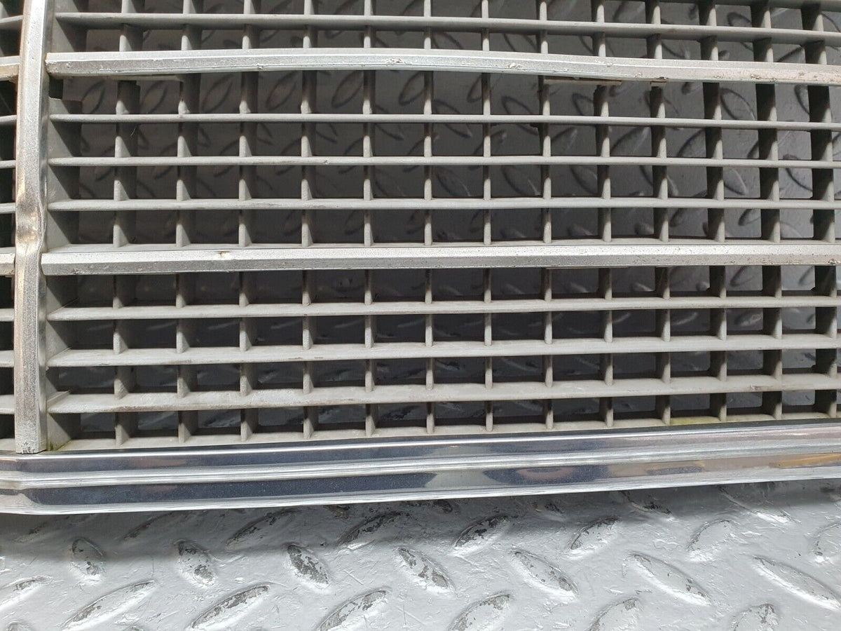 41221 Mercedes-Benz W126 300SE Bonnet Grill Chrome A1268880423