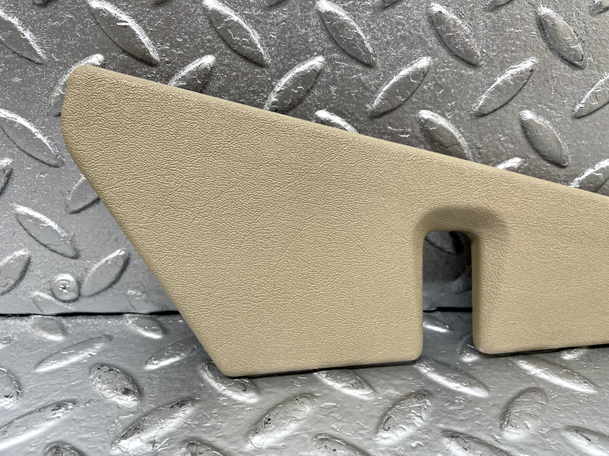 44247 Mercedes-Benz W124 Front Right Seat Cover Trim Champignon A1249190220