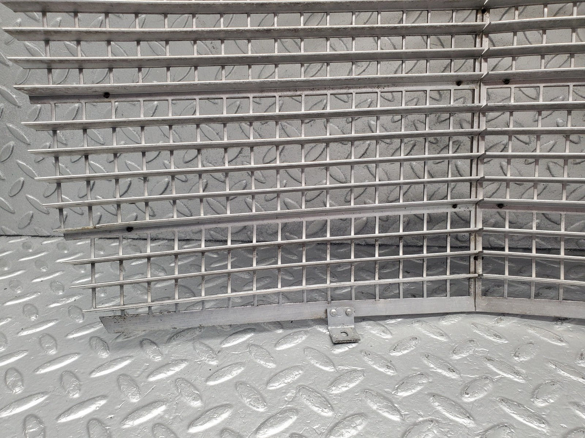 50855 Mercedes-Benz W108 280SE 3.5 Bonnet Grill