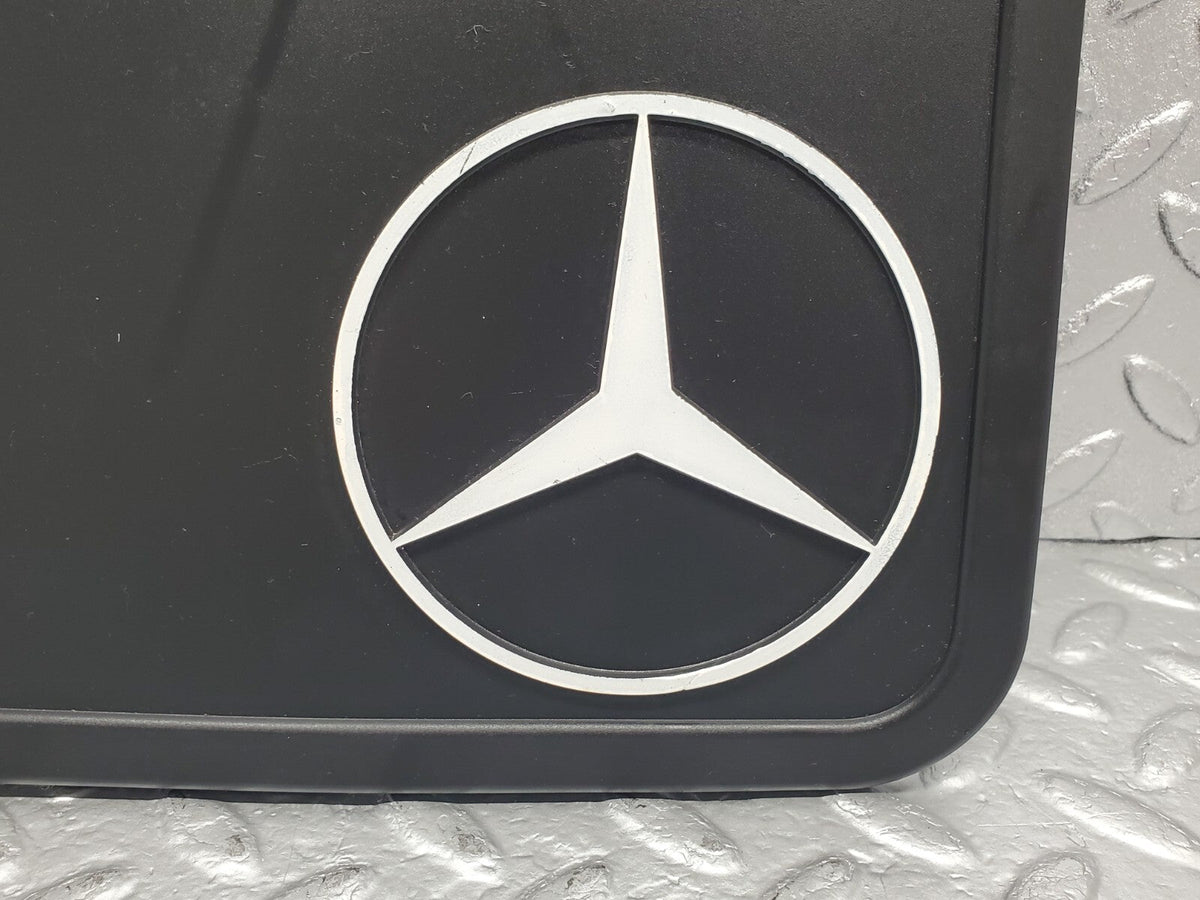 48713 Mercedes-Benz W123 Mud Flap Front Right Side New