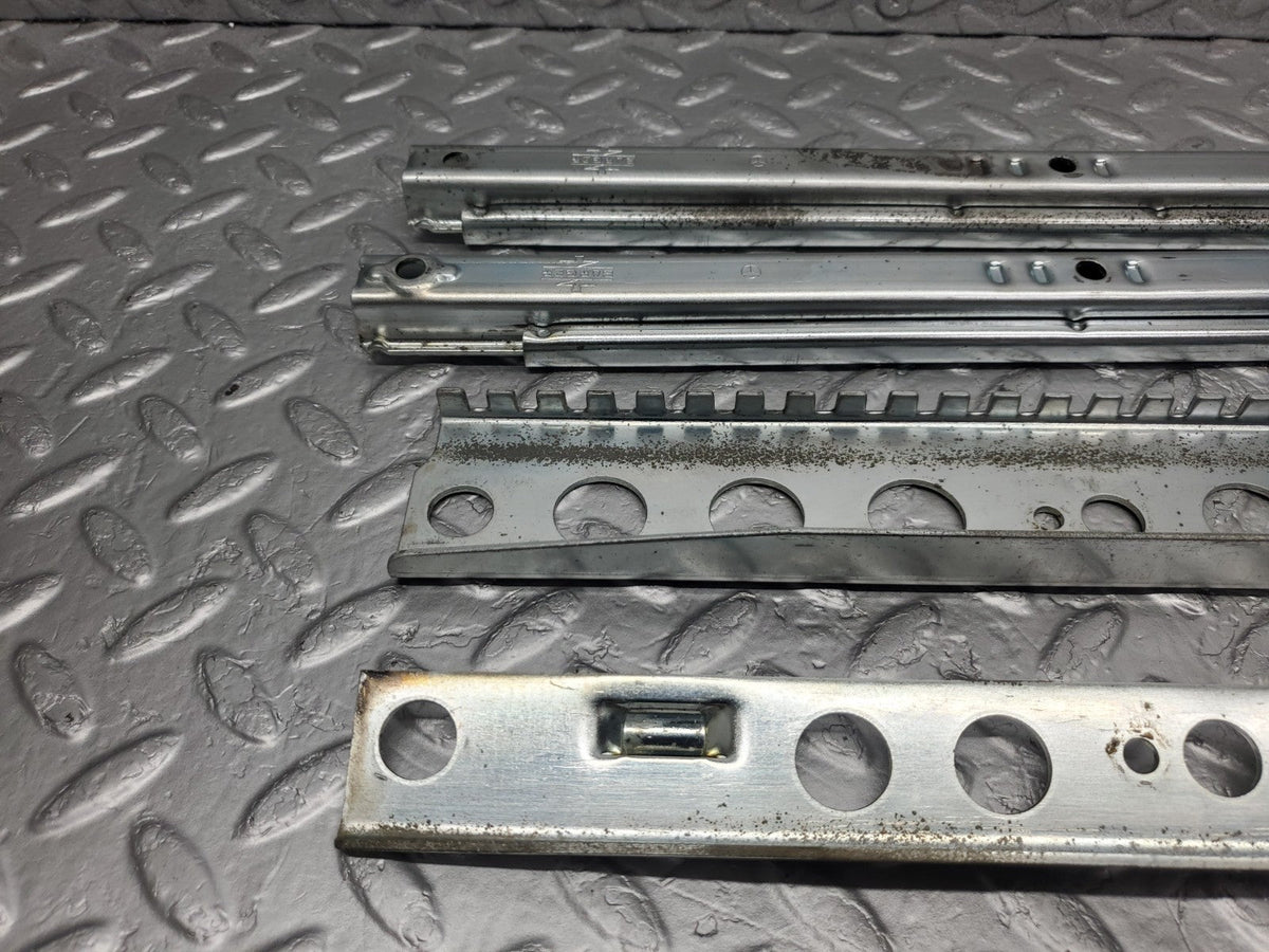 50227 Mercedes-Benz W123 Front Right Seat Rail Pair