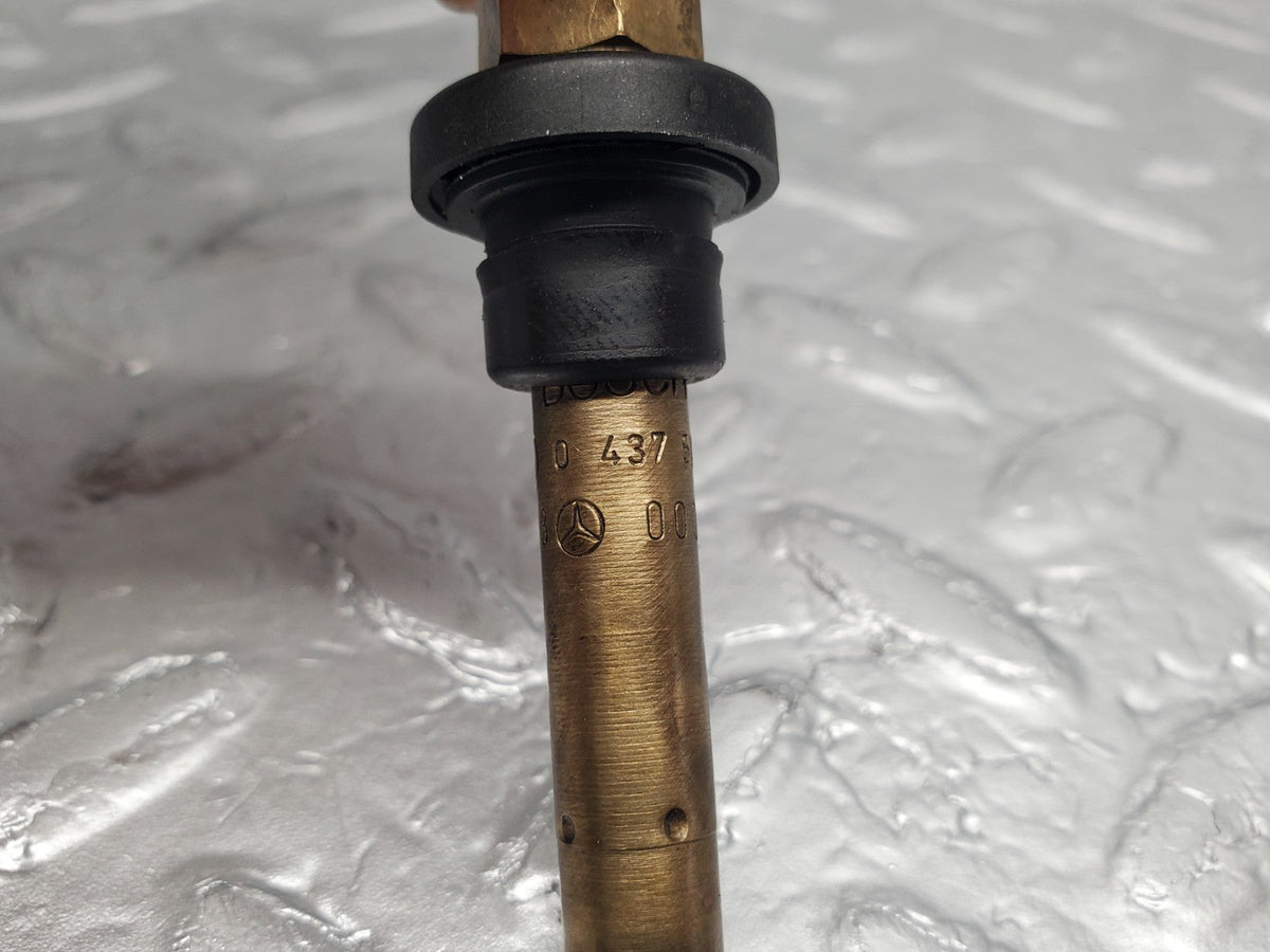 51075 Mercedes-Benz W124 260E Fuel Injector Bosch 0437502047 A0000785623