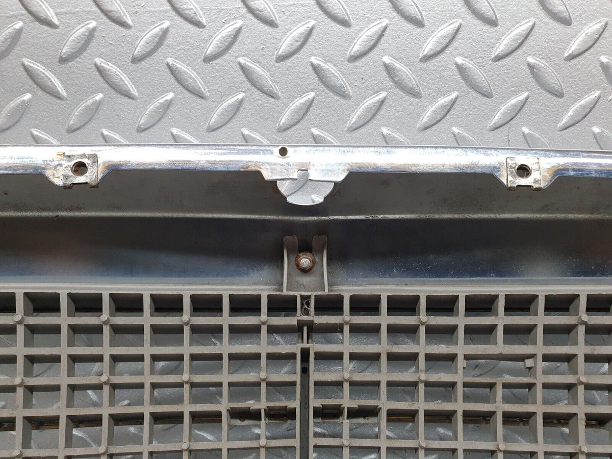 41221 Mercedes-Benz W126 300SE Bonnet Grill Chrome A1268880423