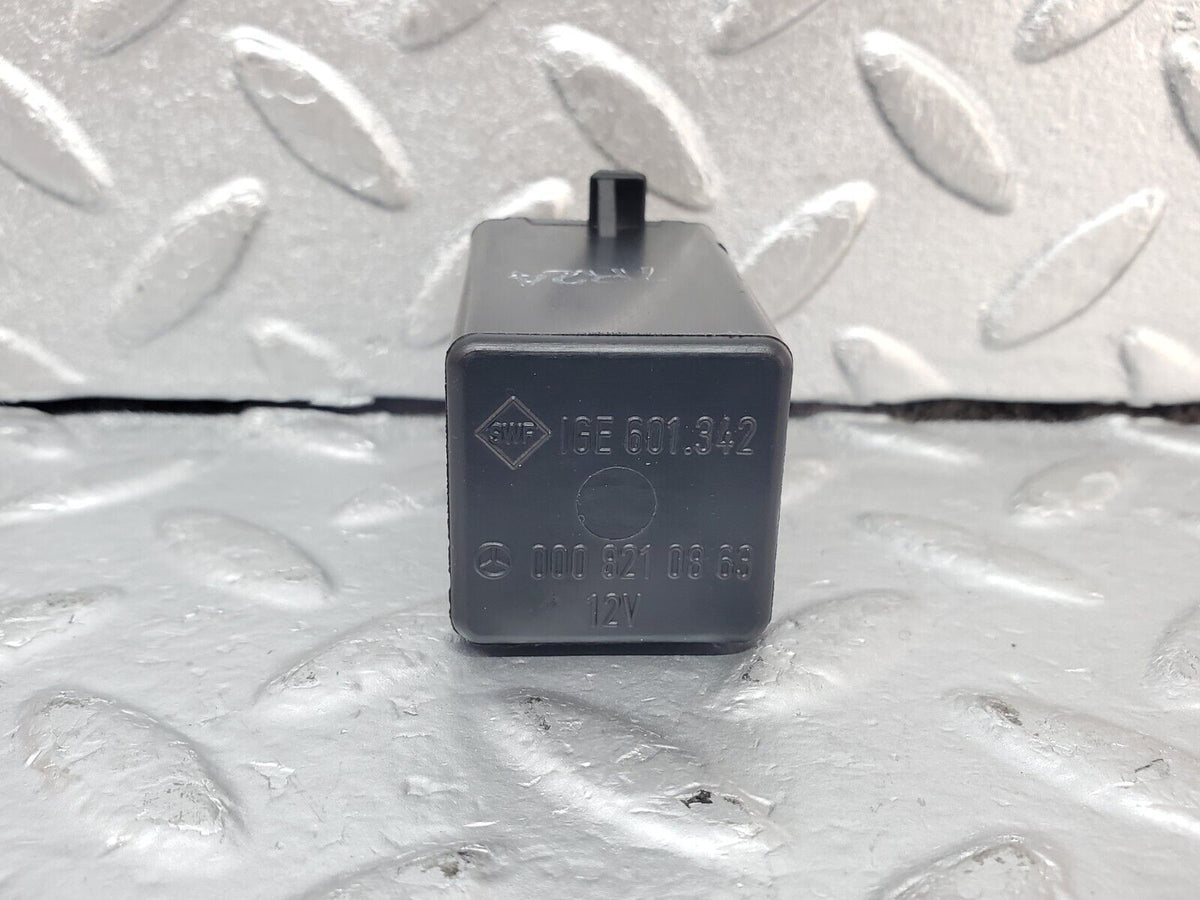 44357 Mercedes-Benz W123 280E Intermittent Wiper Relay A0008210863
