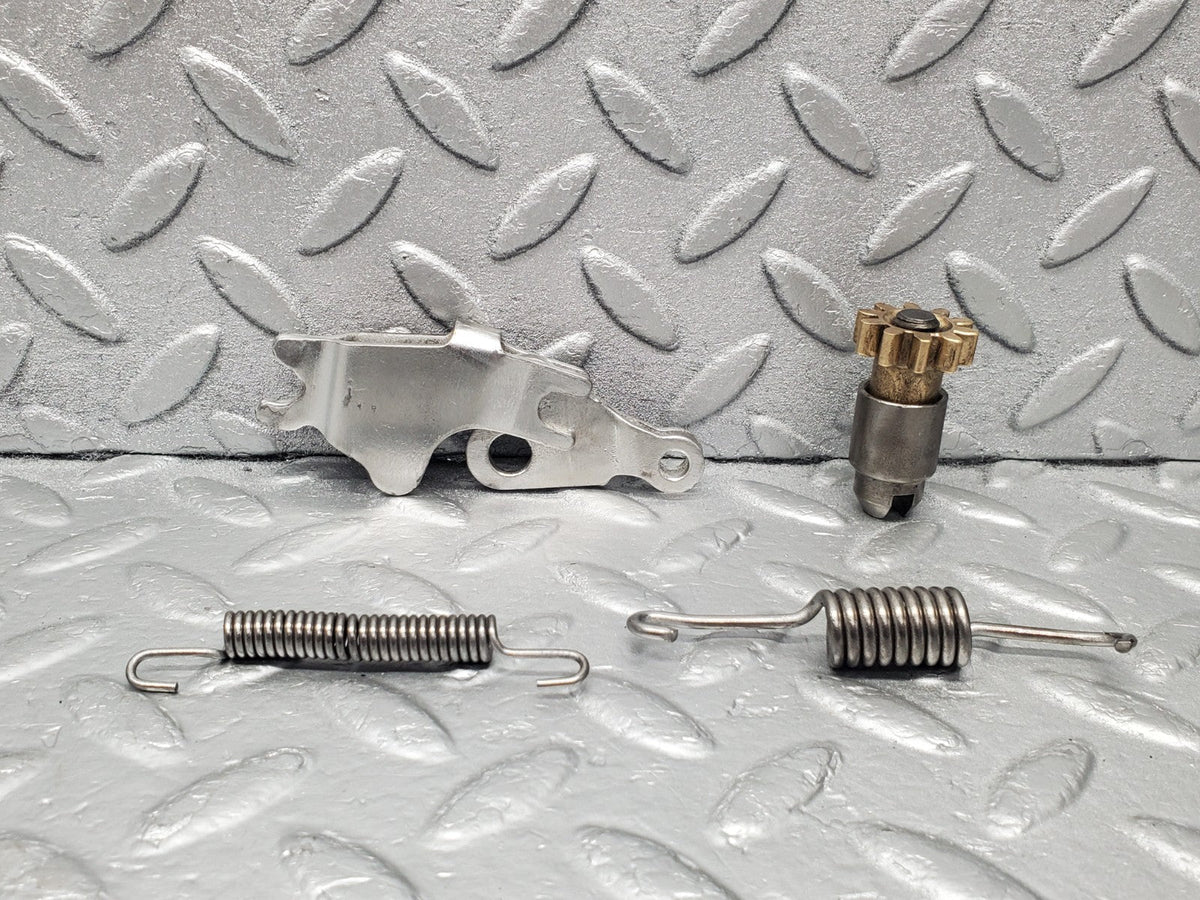 50938 Mercedes-Benz W108 280SE 3.5 Handbrake Shoe Accessory Set