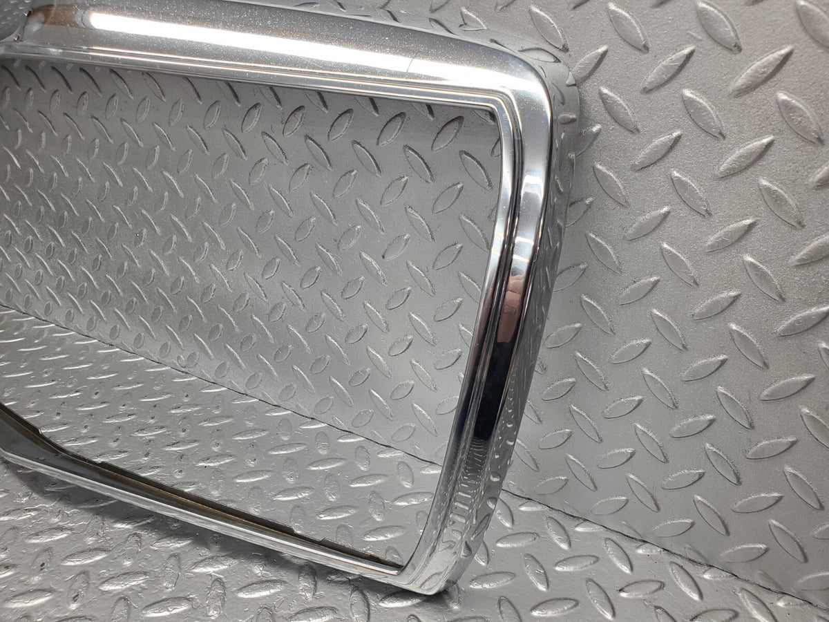 48753 Mercedes-Benz W123 Bonnet Grill Chrome Frame