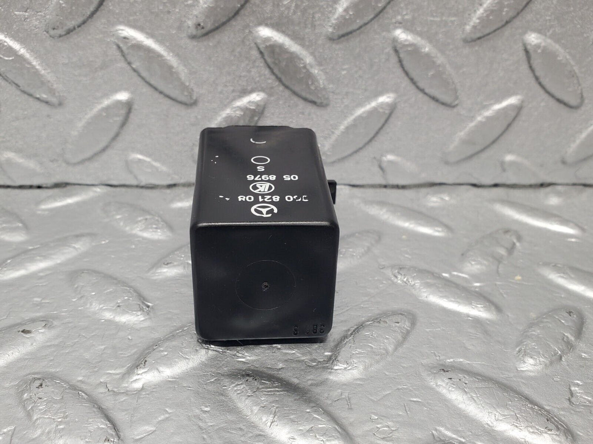 46488 Mercedes-Benz C123 280CE Coupe Intermittent Wiper Relay A0008210863