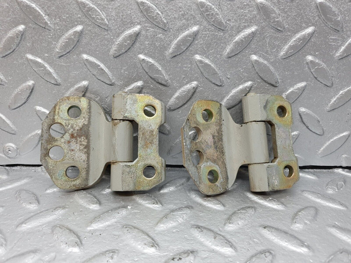 41530 Mercedes-Benz W124 200E Door Hinge Right Side