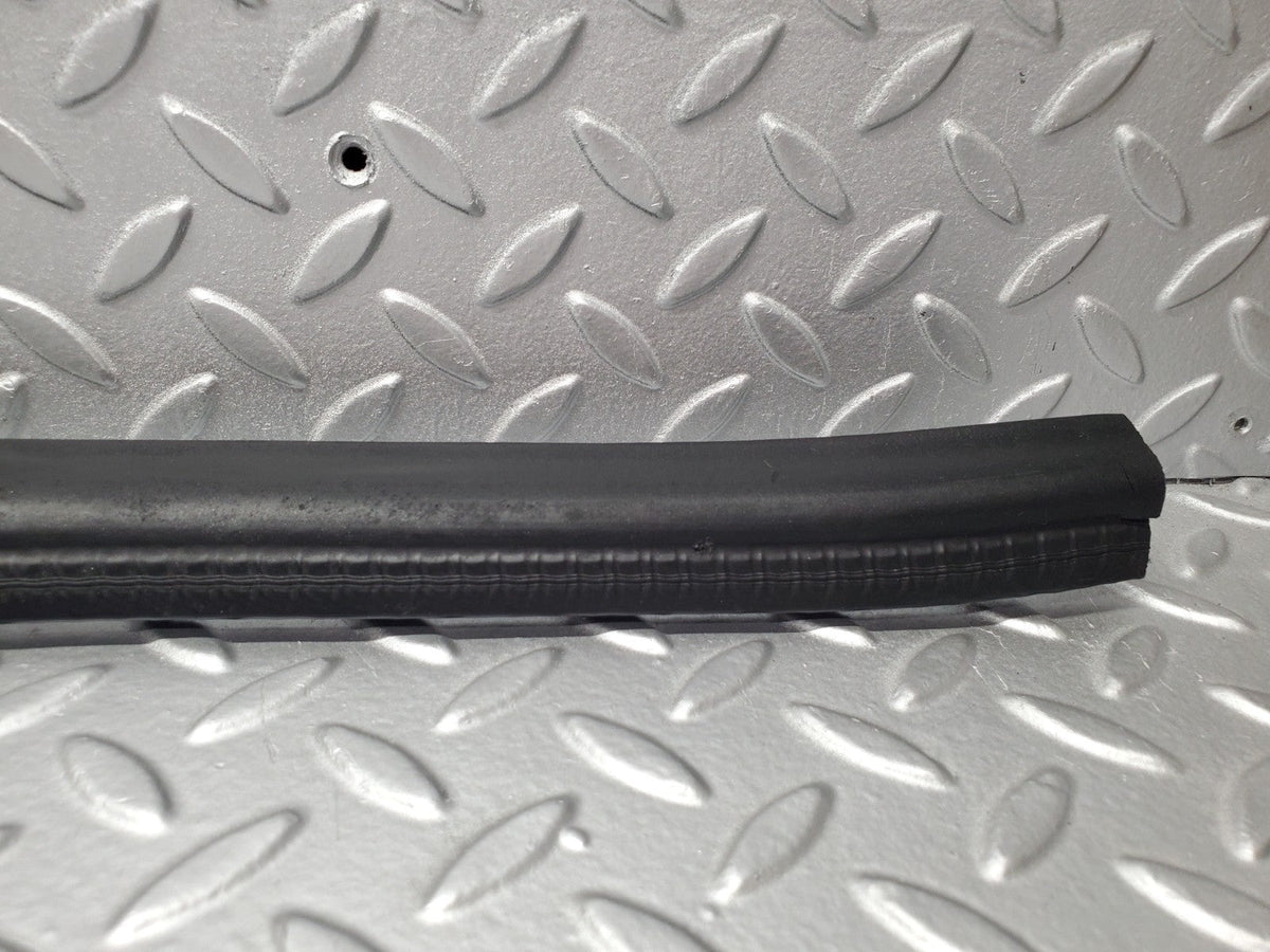49385 Mercedes-Benz A124 320E Cabriolet Firewall Rubber Seal