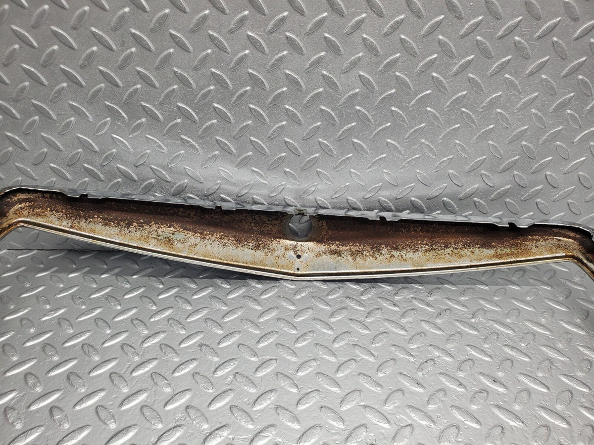 48694 Mercedes-Benz W123 Bonnet Grill Frame Chrome