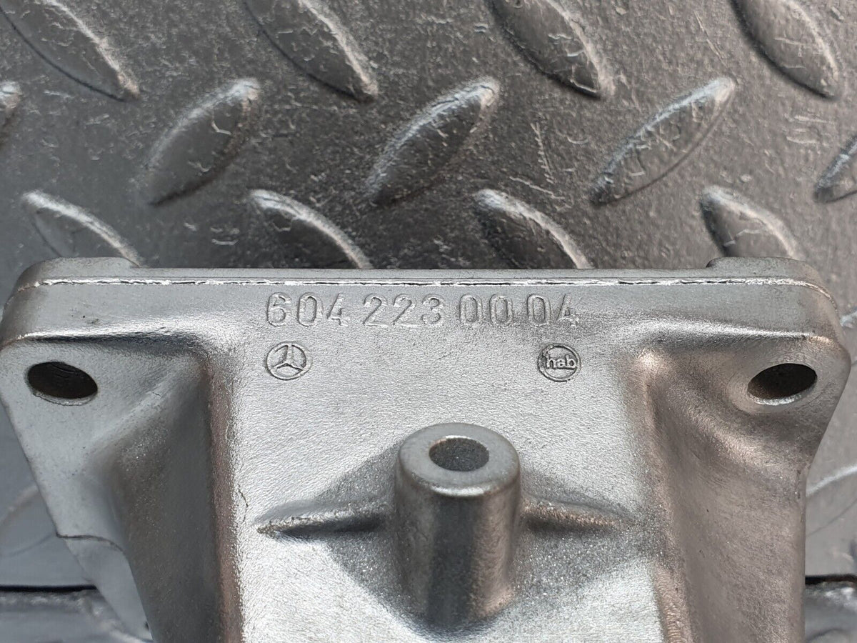 41888 Mercedes-Benz W202 C200 Engine Mount Bracket Right Side A6042230004