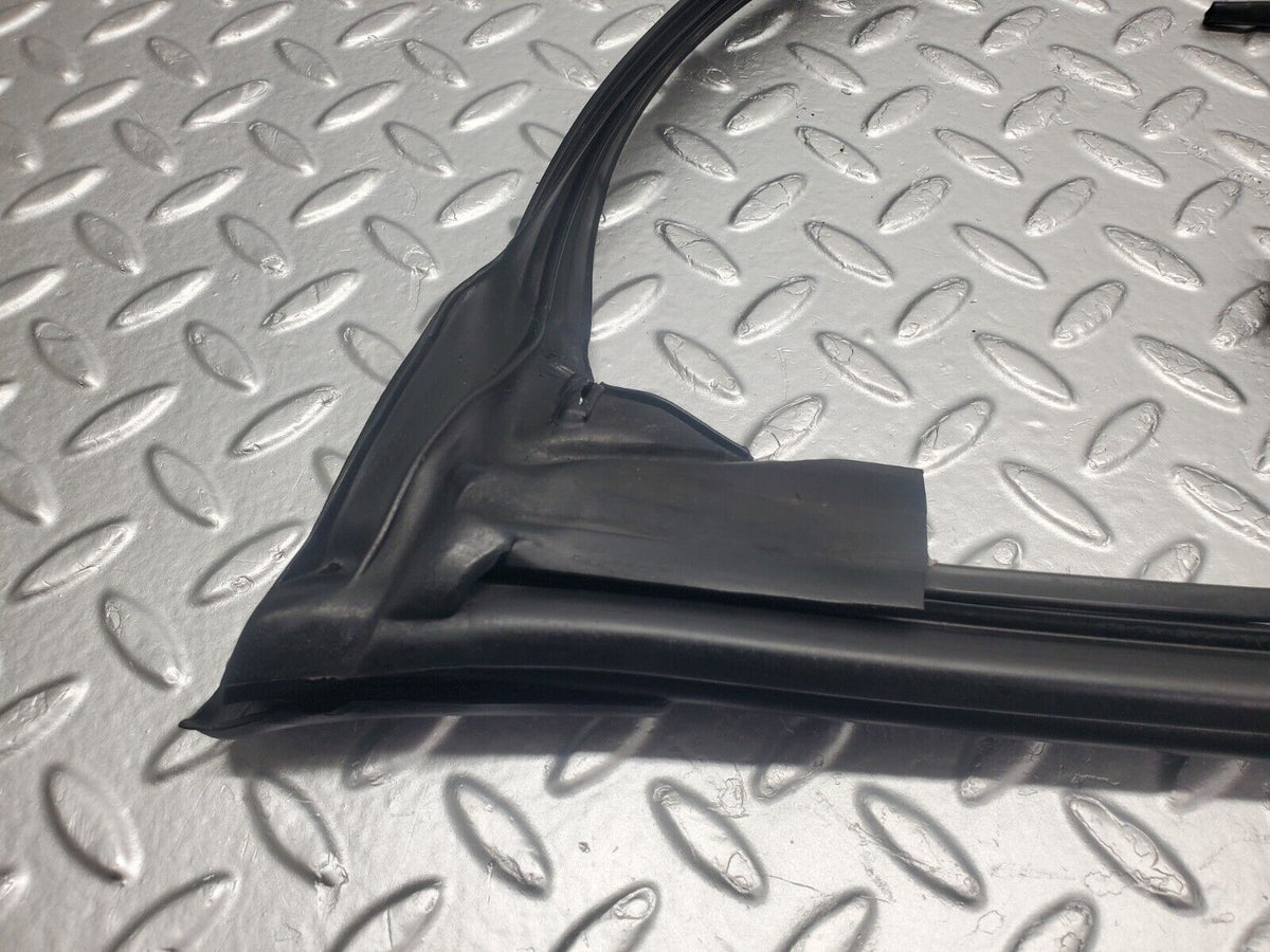 47218 Mercedes-Benz R129 320SL Coupe Front Windscreen Rubber Seal