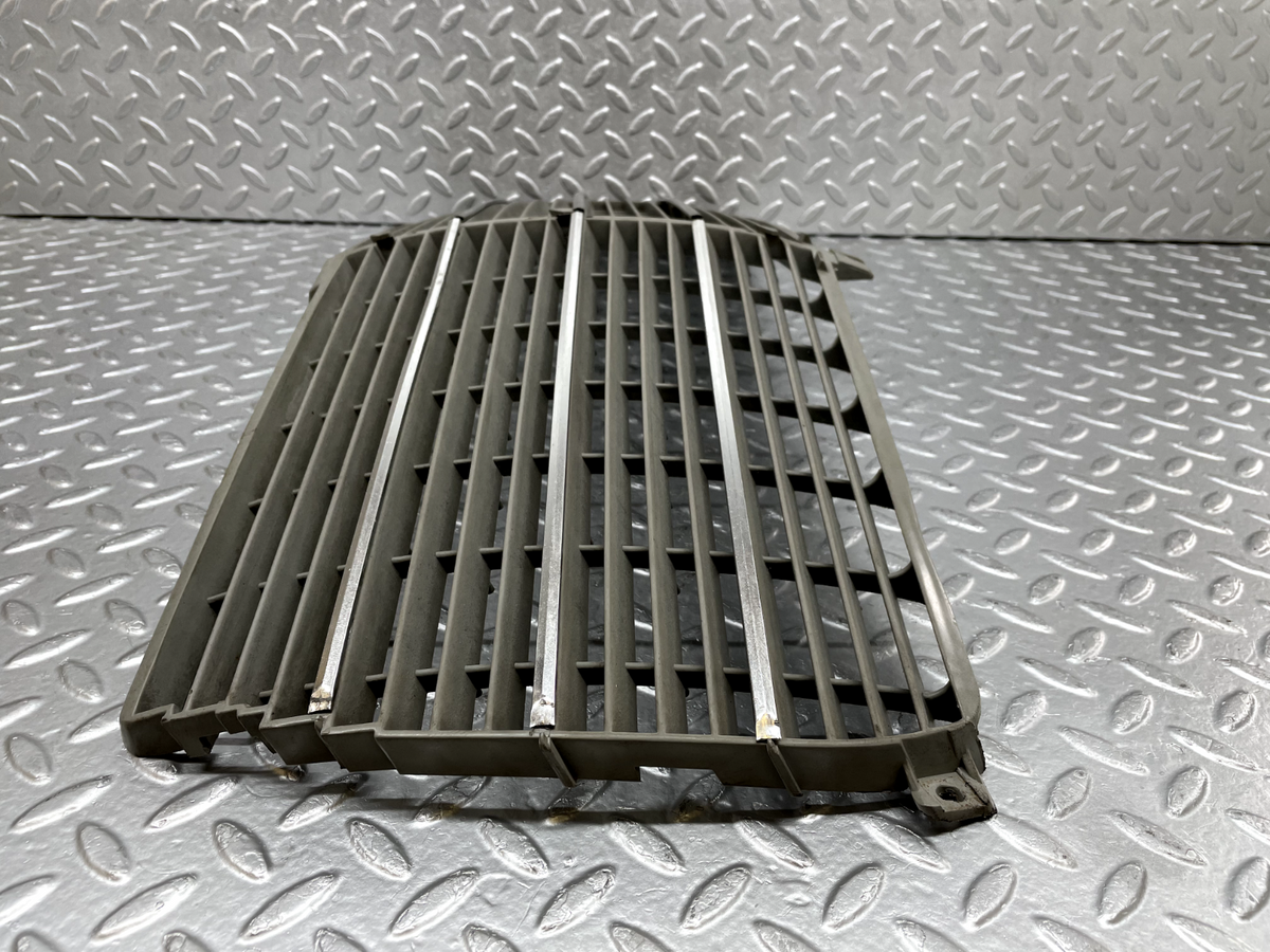 44249 Mercedes-Benz W123 280E Bonnet Grill A1238880923