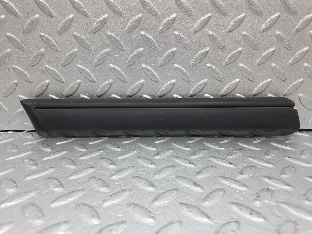 41426 Mercedes-Benz W124 200E Front Left Fender Wing Centre Moulding Trim