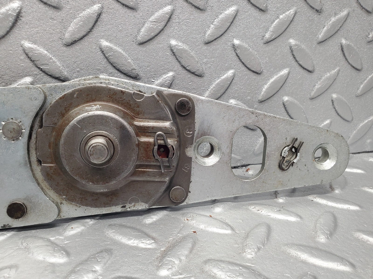 50132 Mercedes-Benz R107 SL Front Left Seat Hinge Pair A0019100885 A0019101186