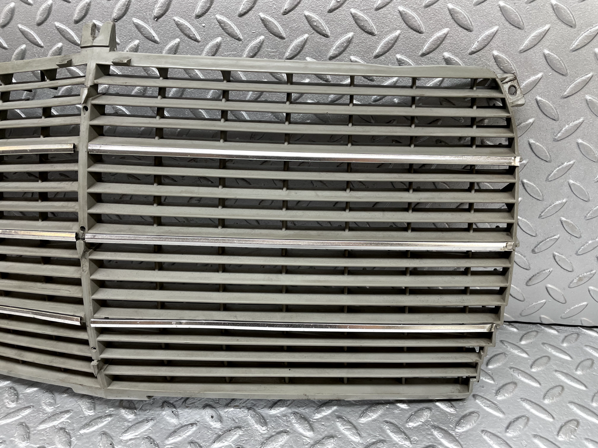 44249 Mercedes-Benz W123 280E Bonnet Grill A1238880923