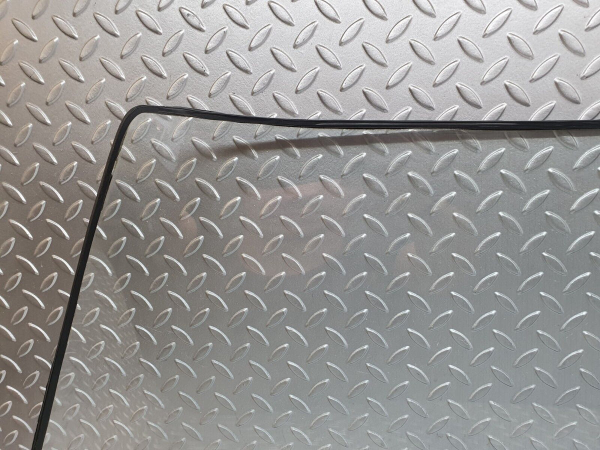 43217 Mercedes-Benz W108 280SE Rear Heated Windscreen