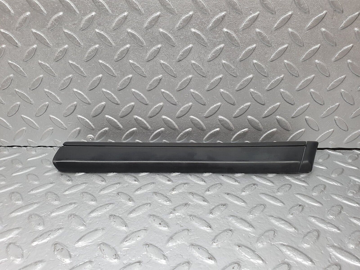 41425 Mercedes-Benz W124 200E Front Right Fender Wing Centre Moulding Trim
