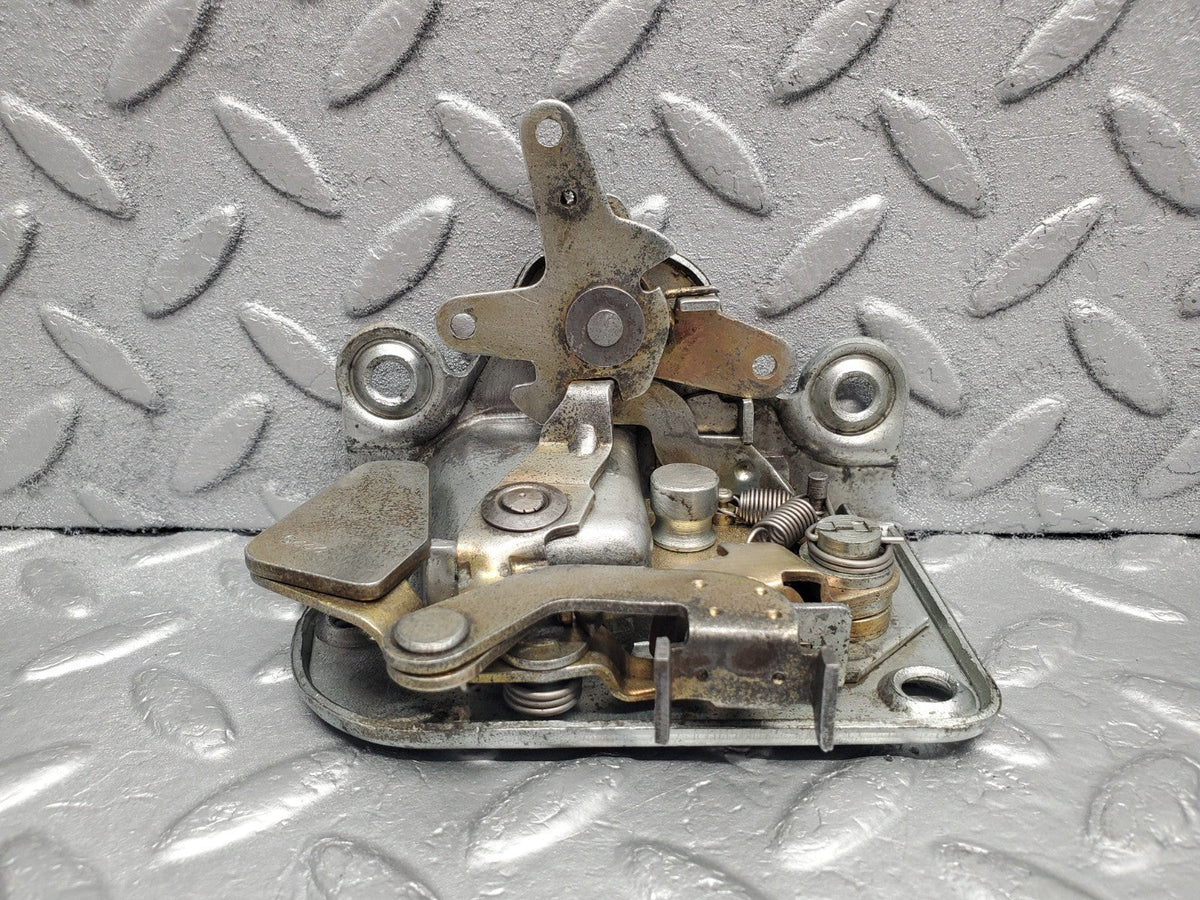 50554 Mercedes-Benz W108 280SE 3.5 Front Right Door Lock Mechanism