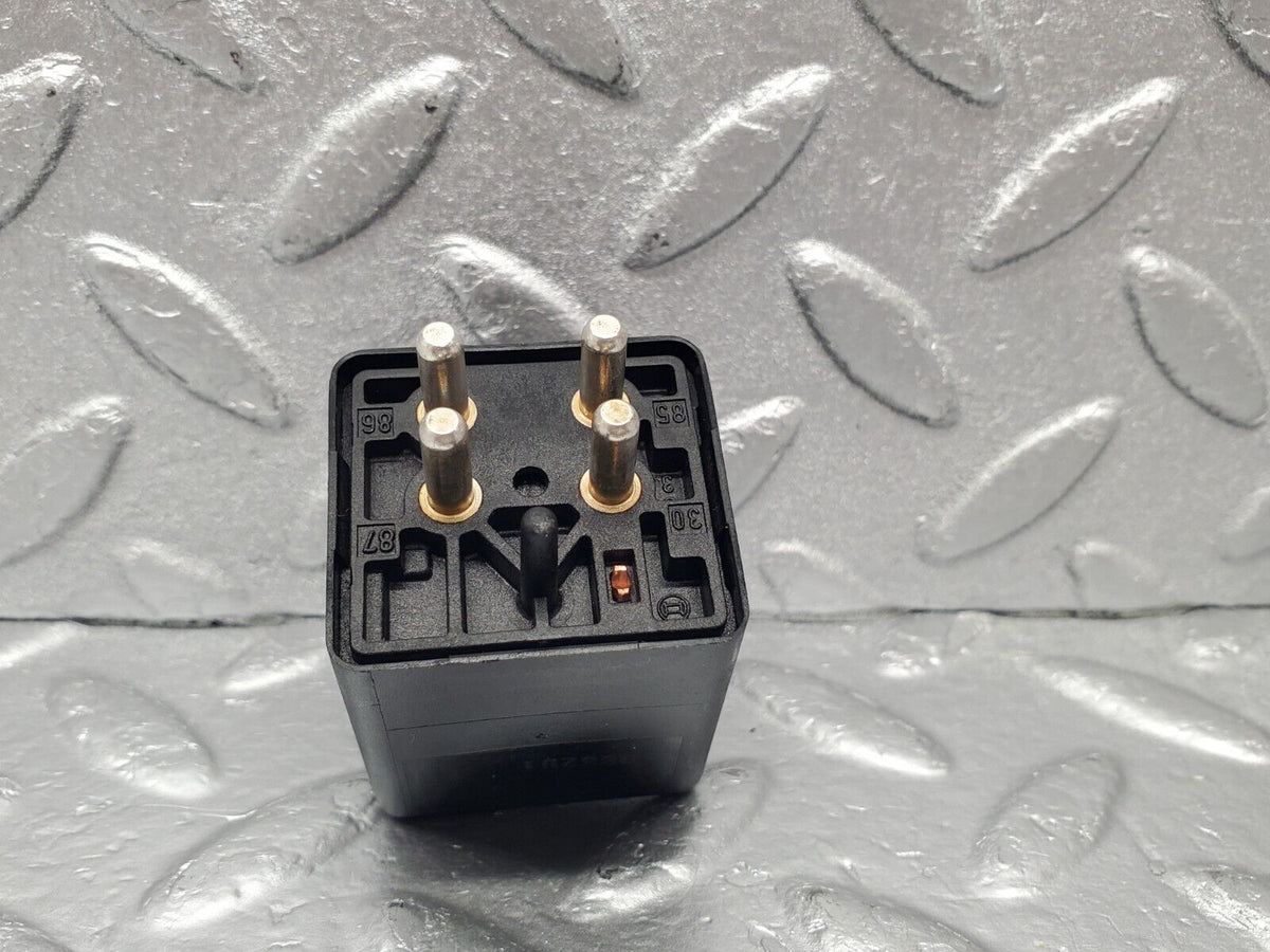 46490 Mercedes-Benz C123 280CE Coupe ABS Brake Pump Relay 0332002176
