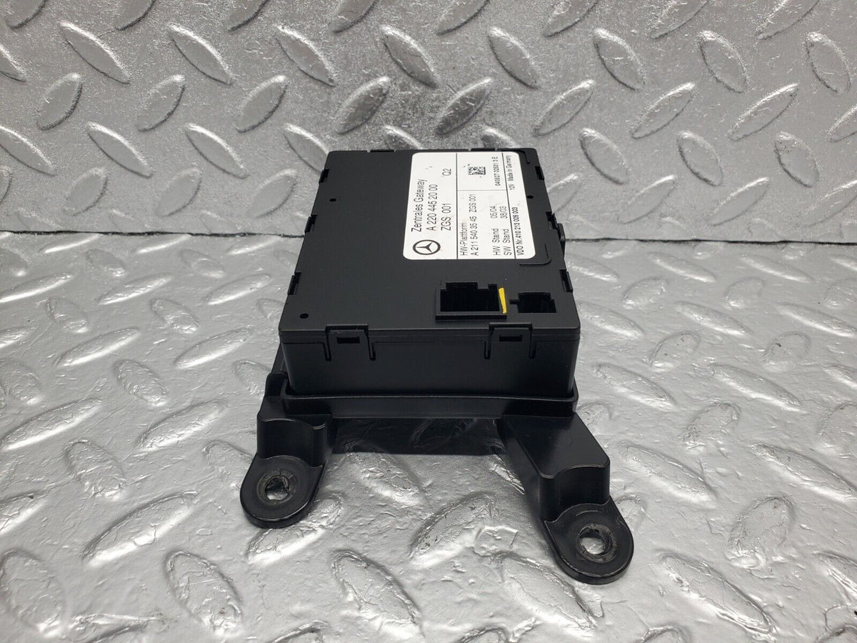47856 Mercedes-Benz R230 350SL Coupe Gateway Control Module A2204452000