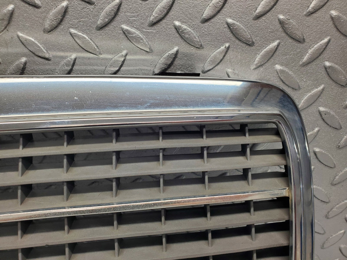 49310 Mercedes-Benz A124 320E Cabriolet Bonnet Grill Chrome A1248880323