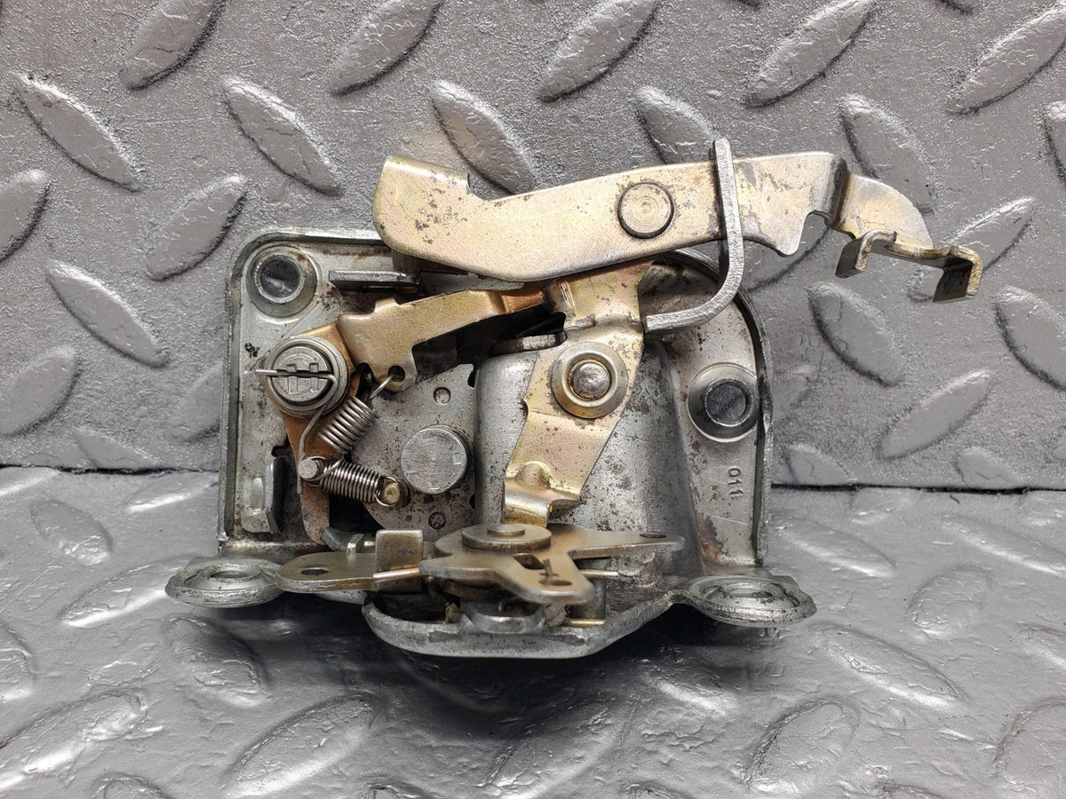 50111 Mercedes-Benz R107 SL Right Door Lock Mechanism