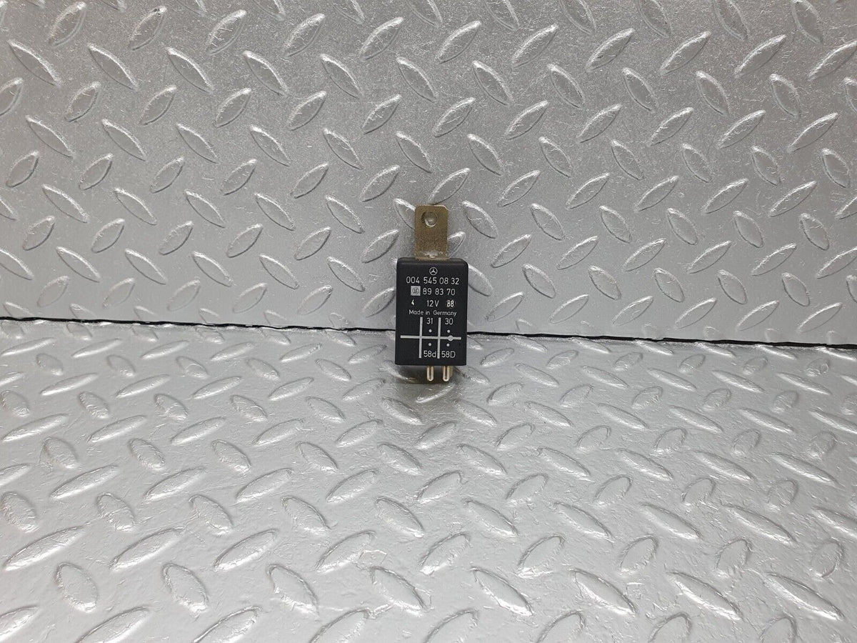 41637 Mercedes-Benz W124 200E Instrument Cluster Light Relay A0045450832