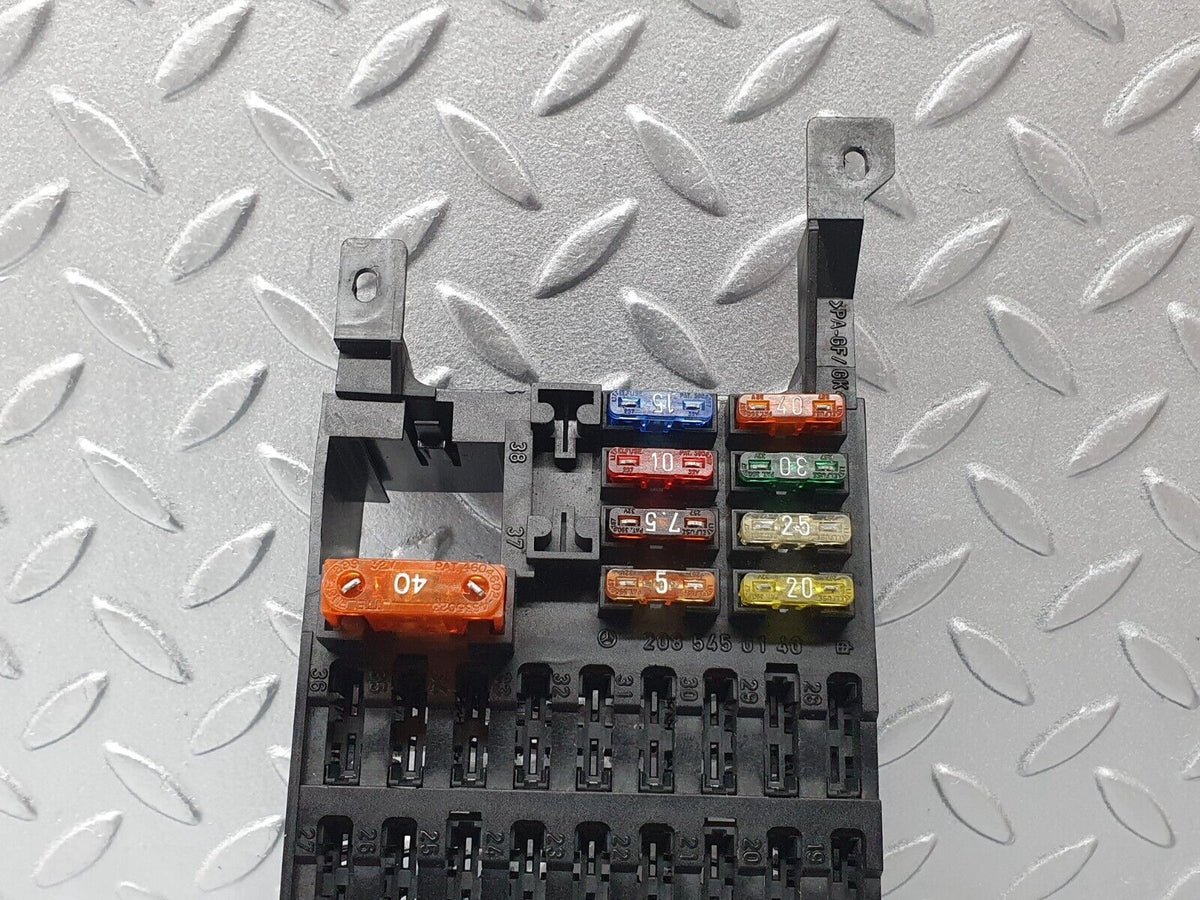 41816 Mercedes-Benz W202 C200 Fuse Box A2085450140