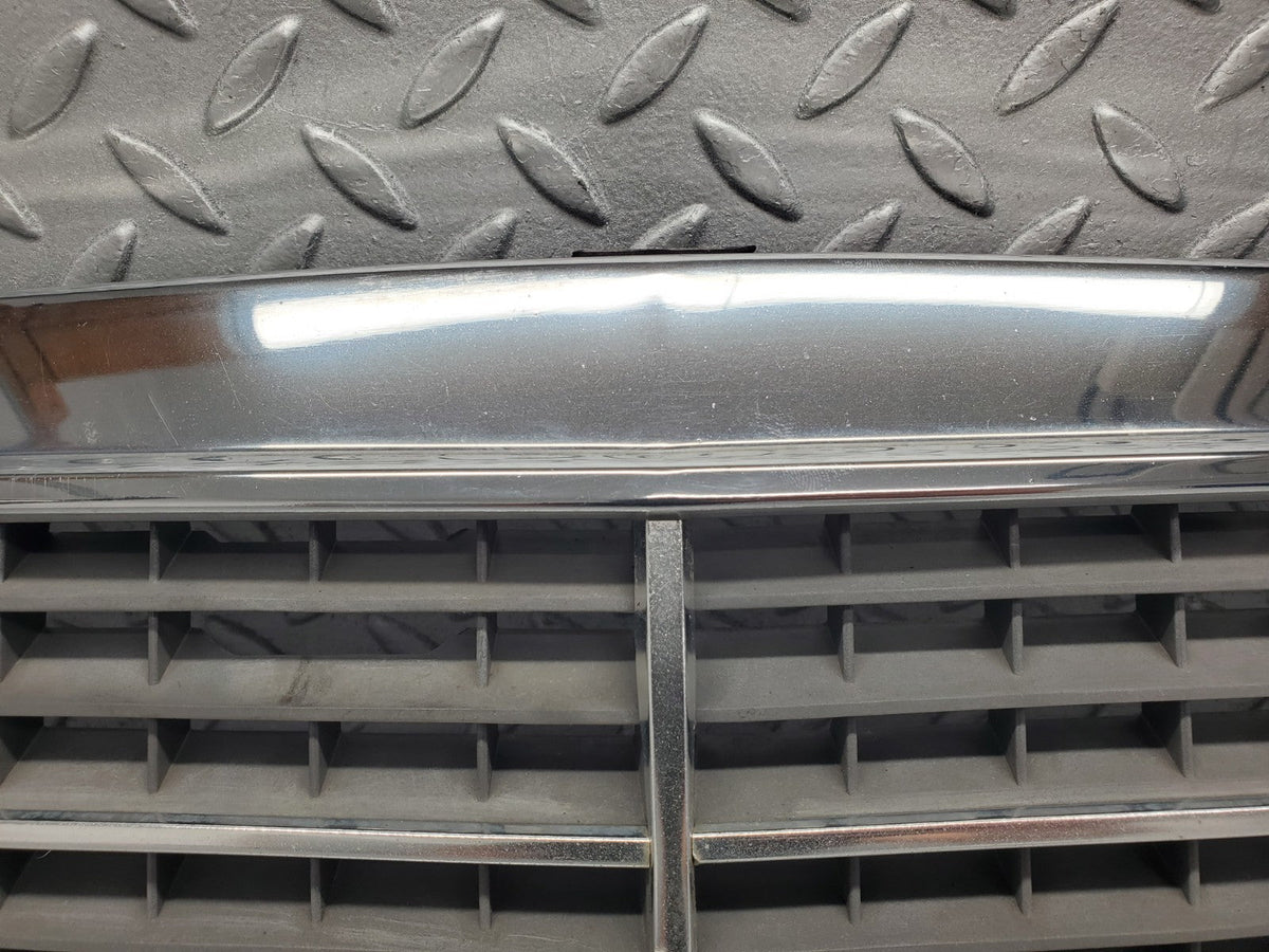 49310 Mercedes-Benz A124 320E Cabriolet Bonnet Grill Chrome A1248880323
