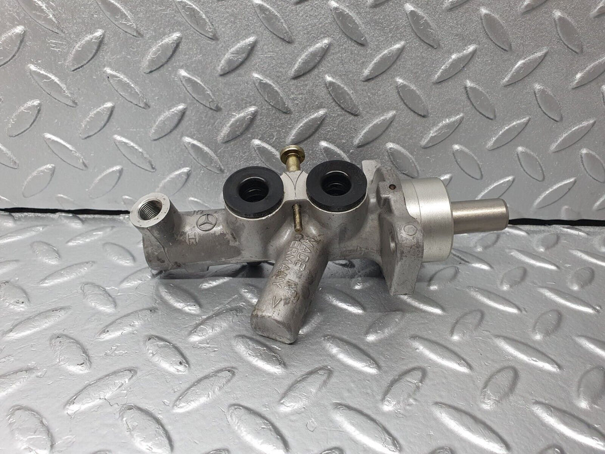 41790 Mercedes-Benz W202 C200 Brake Master Cylinder Lucas